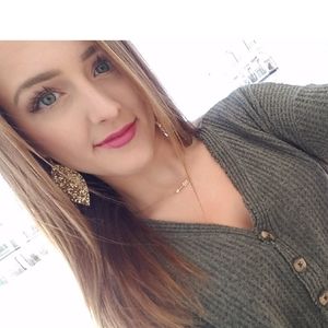 Meet your Posher, Brooke